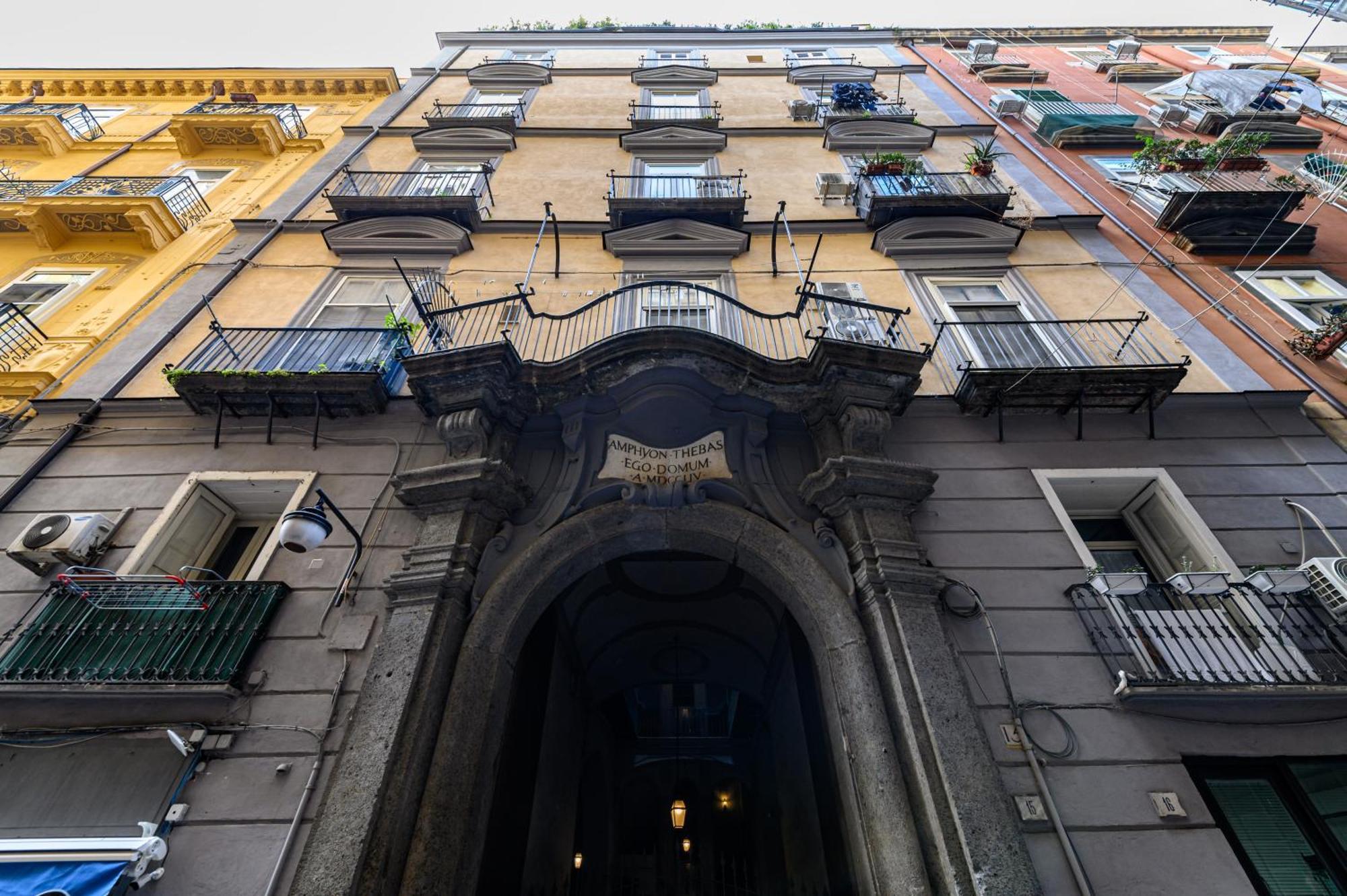 Via Carlo De Cesare 15 Appartement Napels Buitenkant foto
